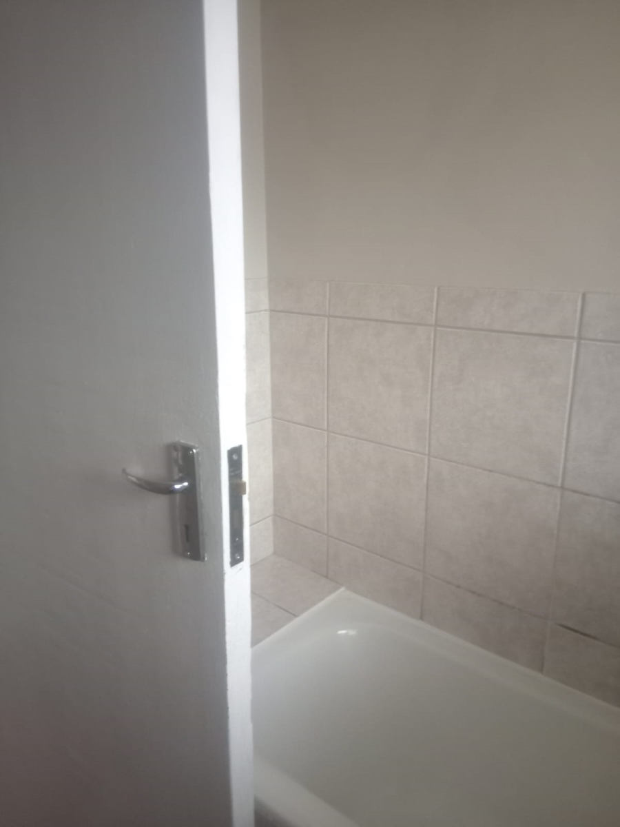 To Let 1 Bedroom Property for Rent in Southernwood Eastern Cape